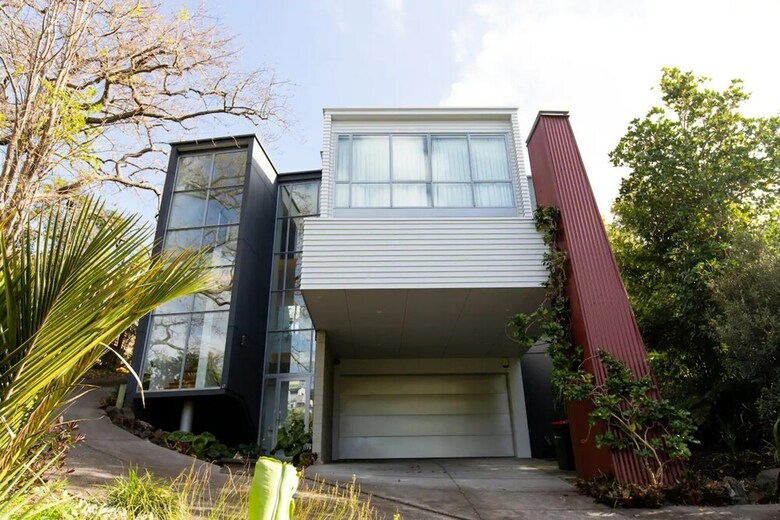 Luxury 4 Bedroom Home With Private Cinema