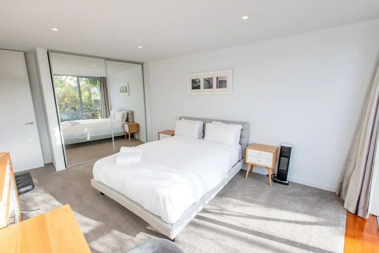 Luxury 4 Bedroom Home With Private Cinema