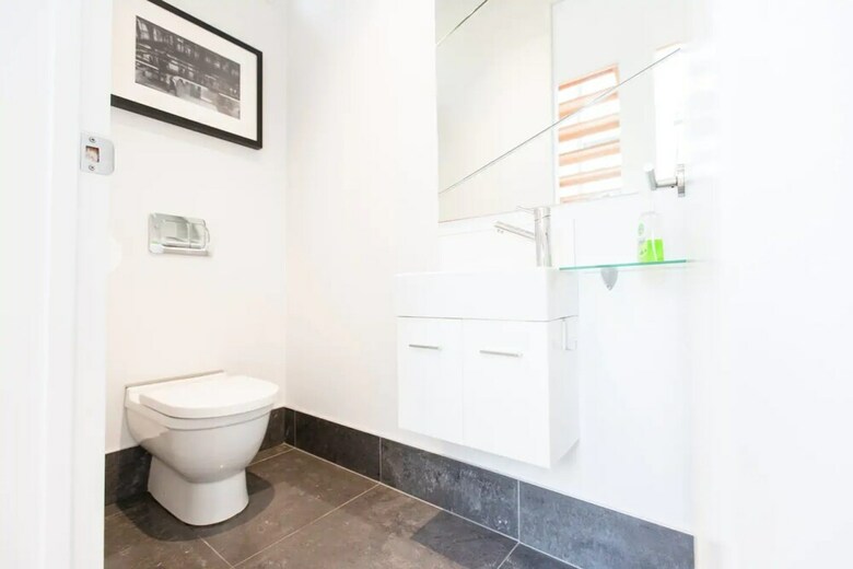 Luxury 4 Bedroom Home With Private Cinema