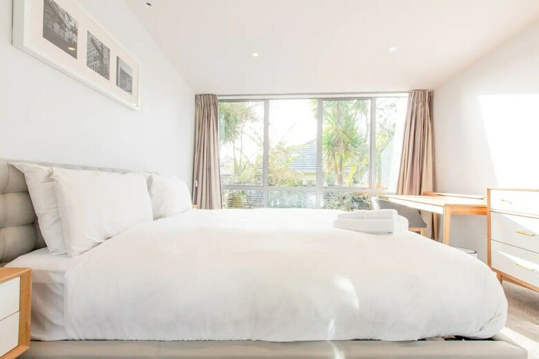 Luxury 4 Bedroom Home With Private Cinema