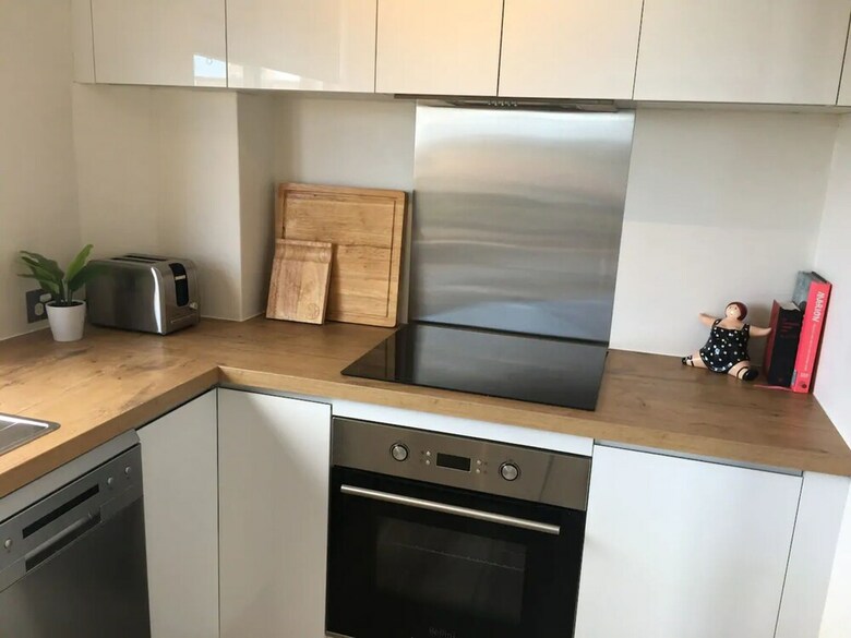 Contemporary Spacious Home 20minutes From Central Sydney