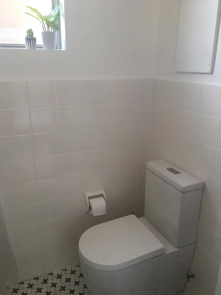 Contemporary Spacious Home 20minutes From Central Sydney