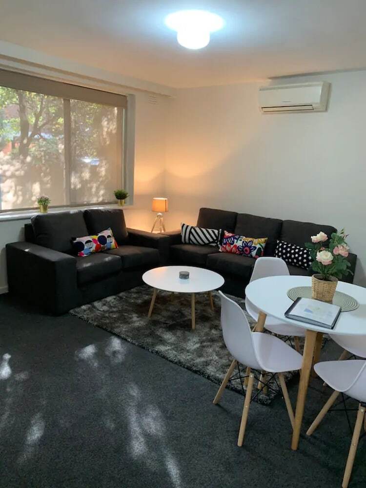 Comfortable New 2 Bedroom Apartment By St Kilda Pier