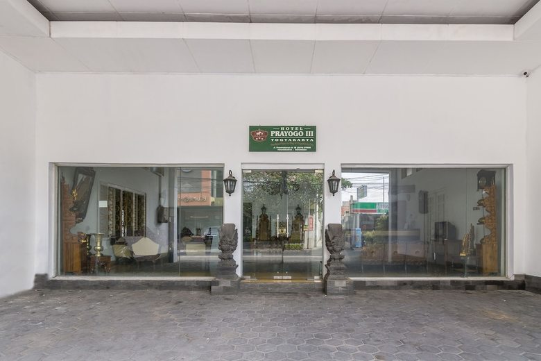 Hostal Oyo 1412 Hotel Prayogo III