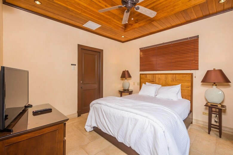 Jet Luxury At Langosta Beachresortvillas