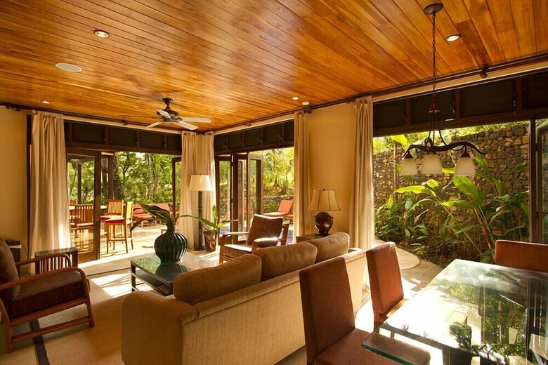 Jet Luxury At Langosta Beachresortvillas