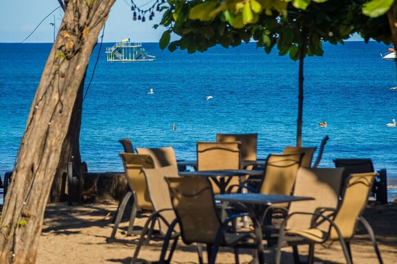 Jet Luxury At Langosta Beachresortvillas