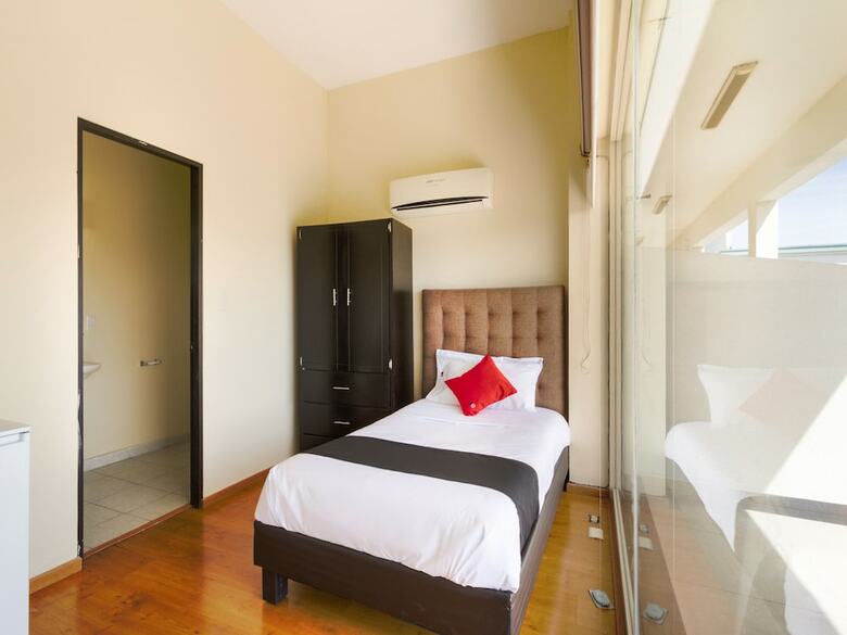Hotel Capital O Ecohabit Monterrey
