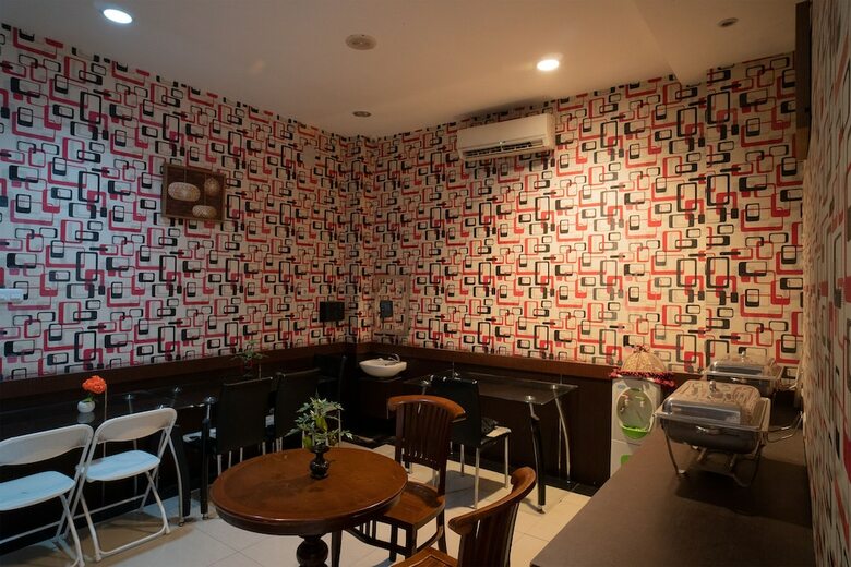 Hotel Oyo 1702 Harmoni Inn Makassar