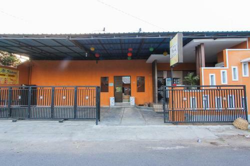 Hotel Oyo 1594 Al Firdausi Residence