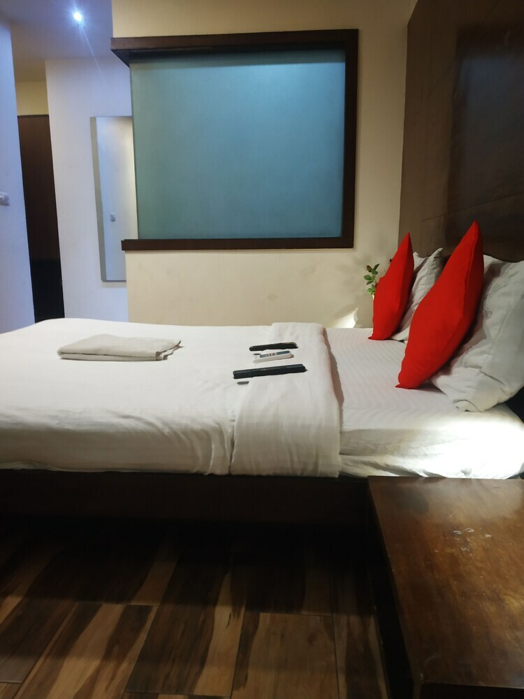 Hotel Adb Rooms Glance Inn Laxmi Nagar