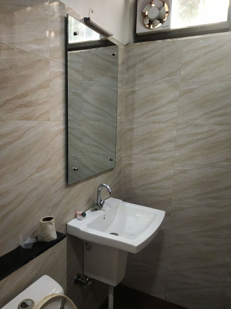 Hotel Adb Rooms Glance Inn Laxmi Nagar
