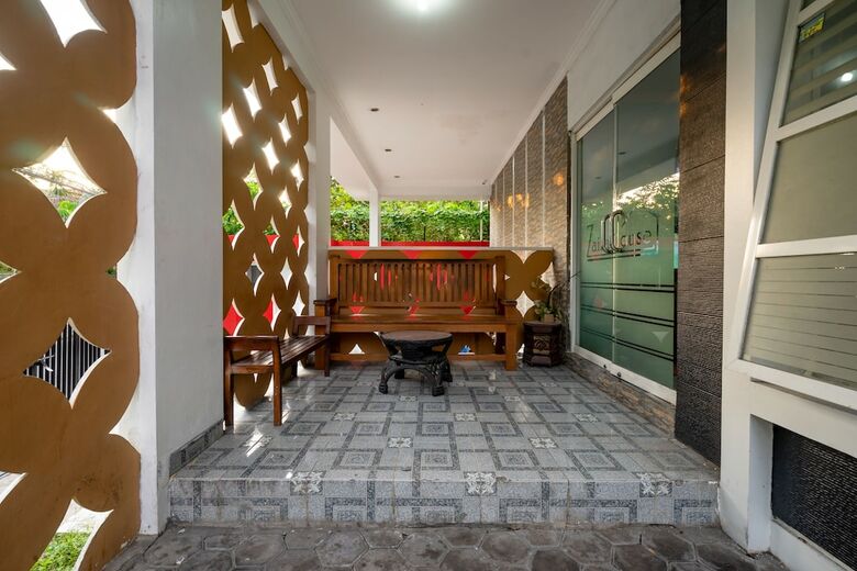 Hotel Oyo 1829 Zaira House
