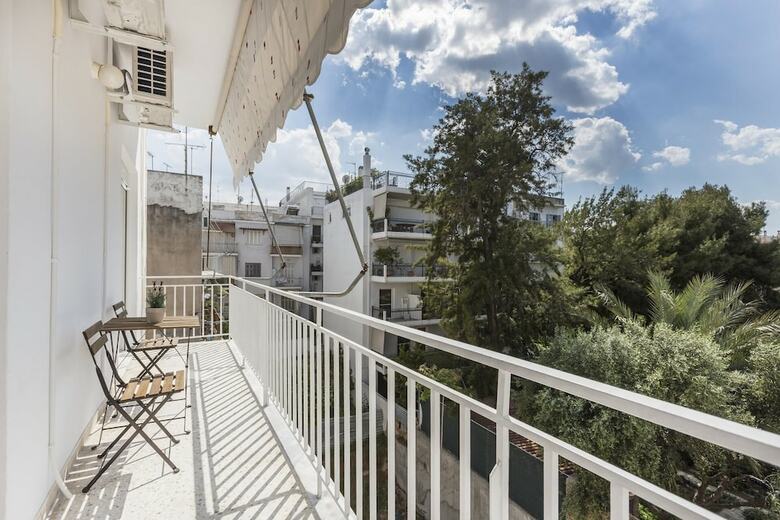 Elegant 2 Bedroom Apartment In Thissio