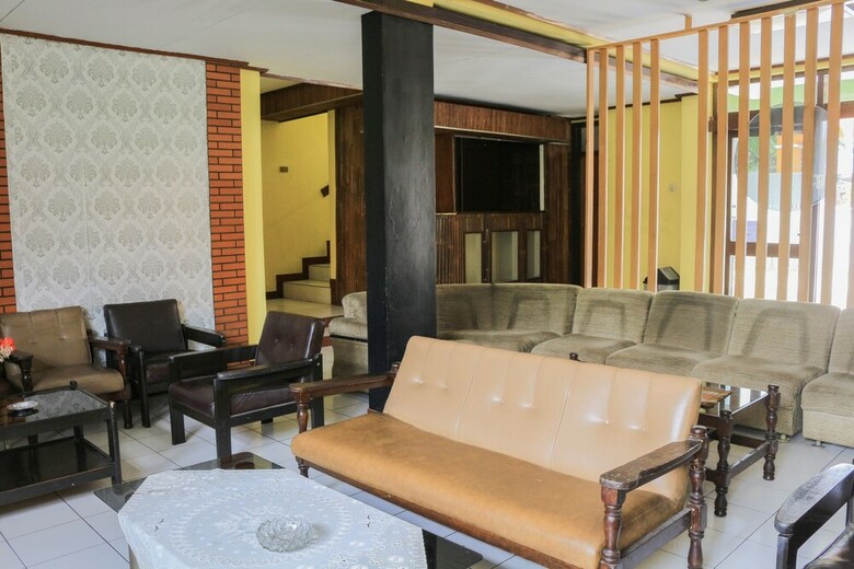 Oyo 1710 Hotel Budi Famili 2