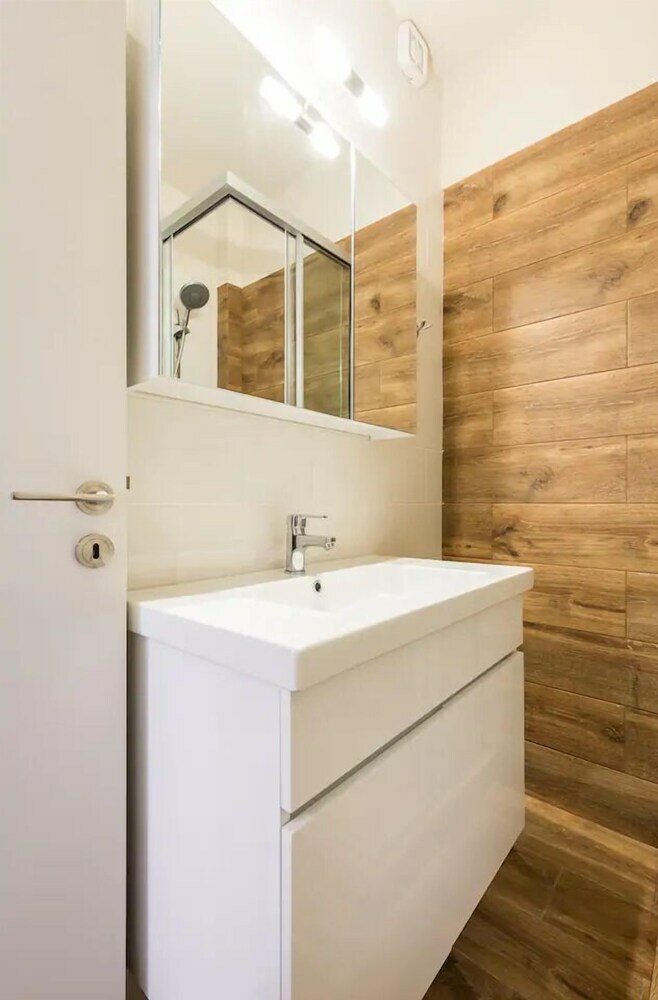 2 Bedroom Apartment Near The Metro