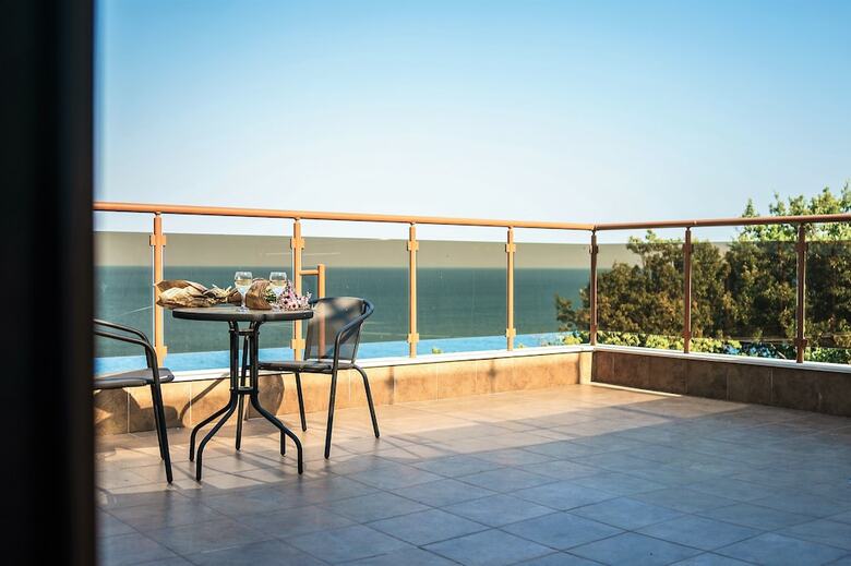 Moreto Seaside Aparthotel