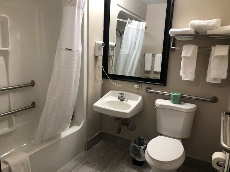 Hotel Baymont By Wyndham Joliet