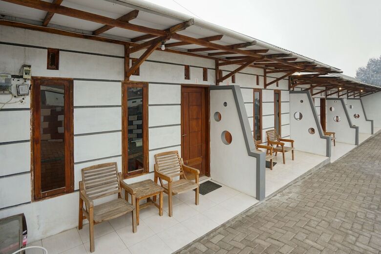 Hostal Oyo 2120 Pieter Homestay Bromo