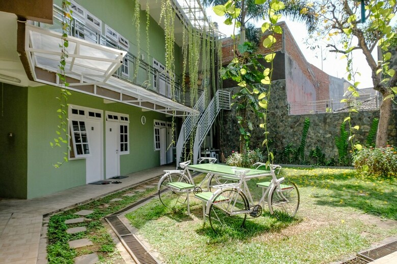 Hostal Spot On 1712 Griya Shanta Residence