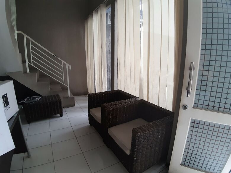 Hostal Oyo 1893 Omah Dharma - Adults Only