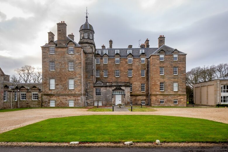 Majestic Apartment In Elie House