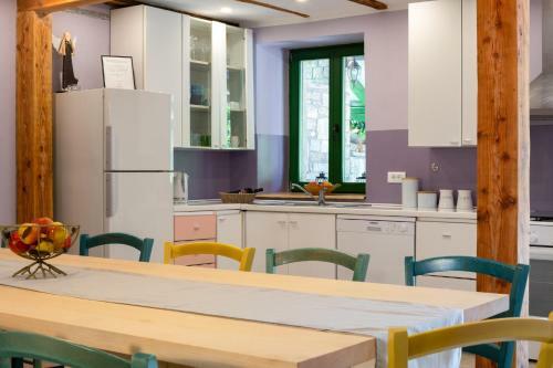 Villa Holiday Home Ladonja