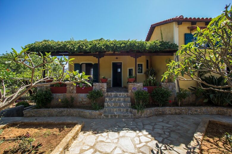 Gorgeous Stone Cottage By The Sea