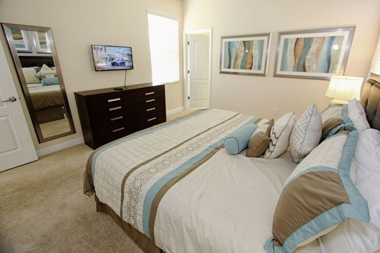 Luxury 5 Bedroom Pool Home In Paradise Palms Resort