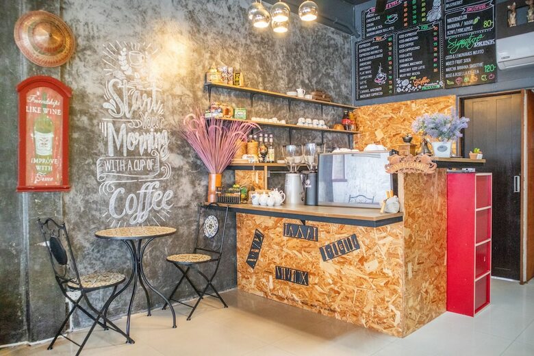 Hostal Oyo 617 Tira Hostel @ Chalong Phuket