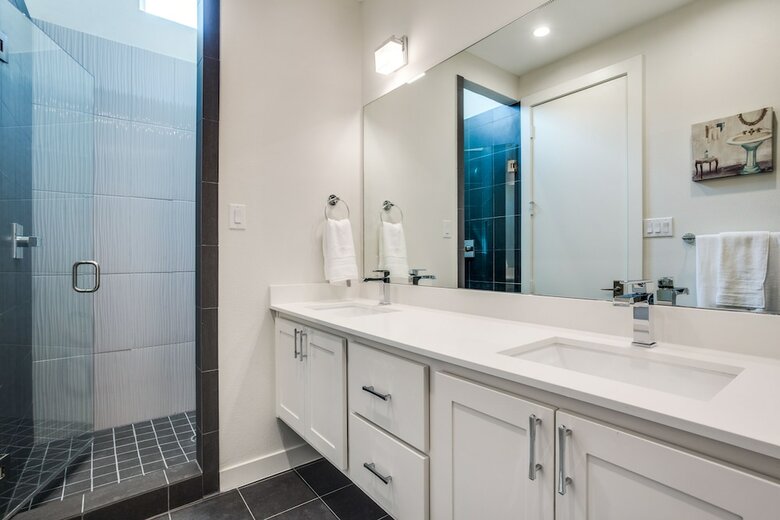 Modern Dallas Townhome 2 Br Fully Furnis