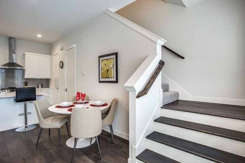 Modern Dallas Townhome 2 Br Fully Furnis
