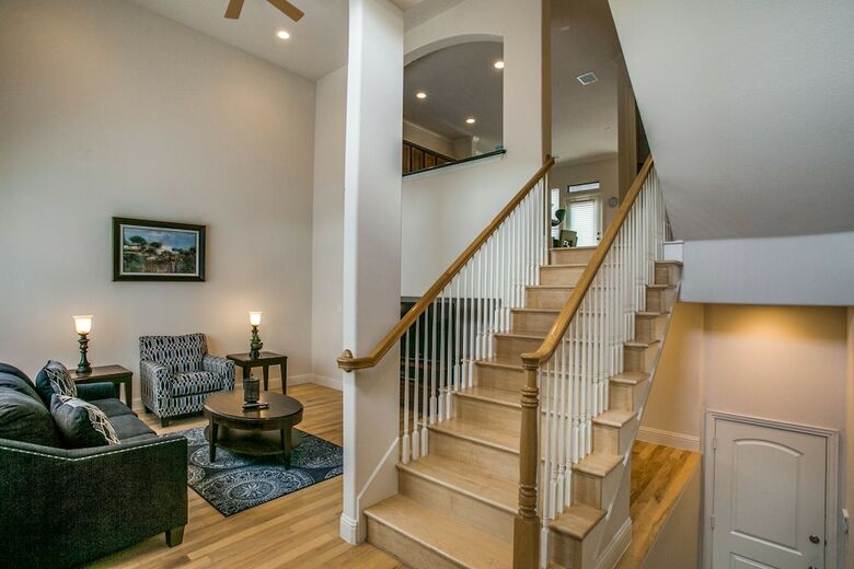 Stylish 3 Bedroom Town Home At Shops At