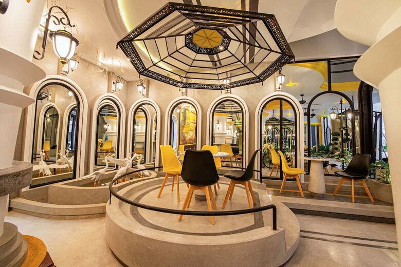 The Twizt Hotel