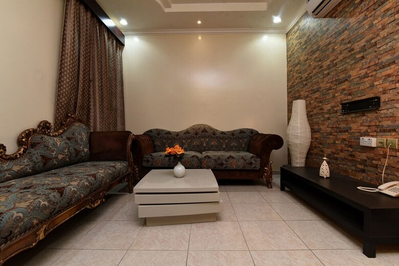 Hotel Oyo 360 Rahati Branch 1