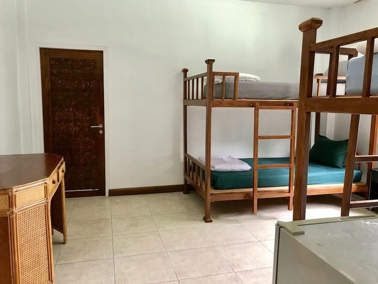 Hostal Hiranyika Cafe And Bed