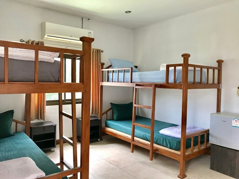 Hostal Hiranyika Cafe And Bed