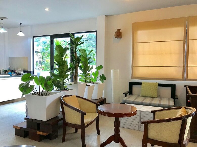 Hostal Hiranyika Cafe And Bed