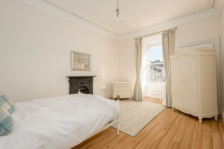 Traditional 3 Bed Apartment Stockbridge