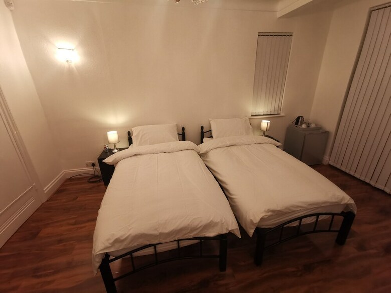 Hotel Newly Refurbished Rooms Near Whitton Stn