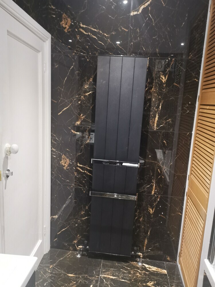 Hotel Newly Refurbished Rooms Near Whitton Stn