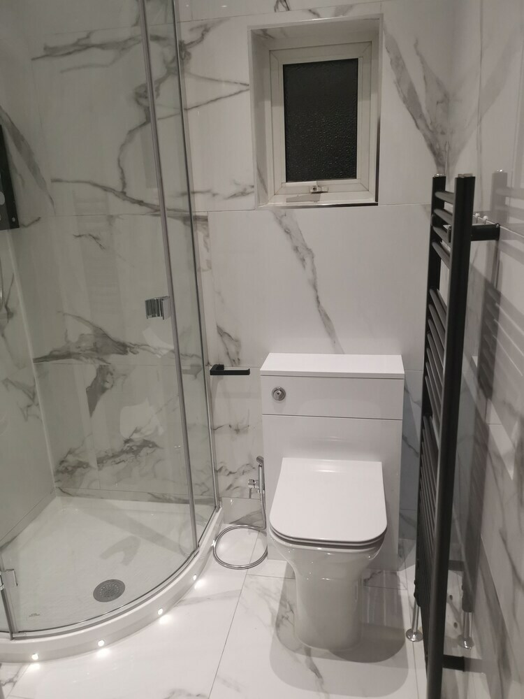 Hotel Newly Refurbished Rooms Near Whitton Stn
