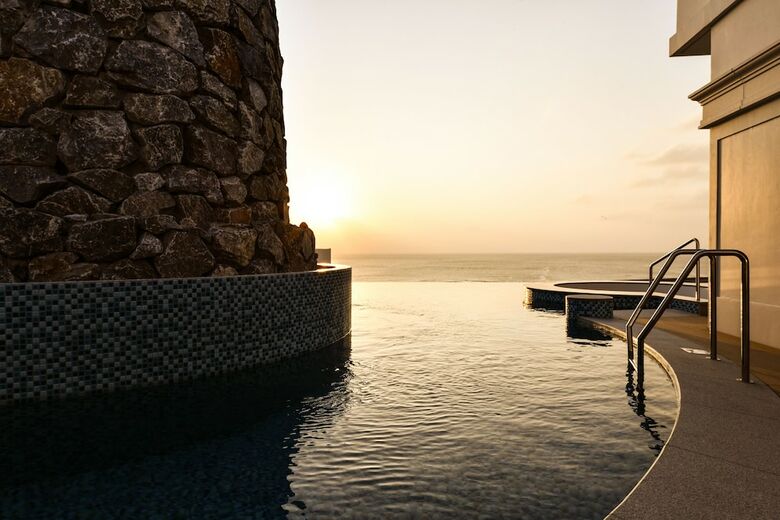 Hotel Lequ Okinawa Chatan Spa & Resort