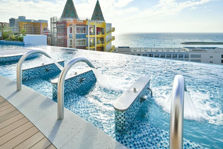 Hotel Lequ Okinawa Chatan Spa & Resort