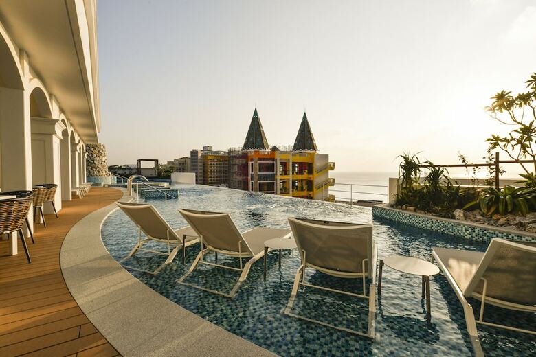 Hotel Lequ Okinawa Chatan Spa & Resort
