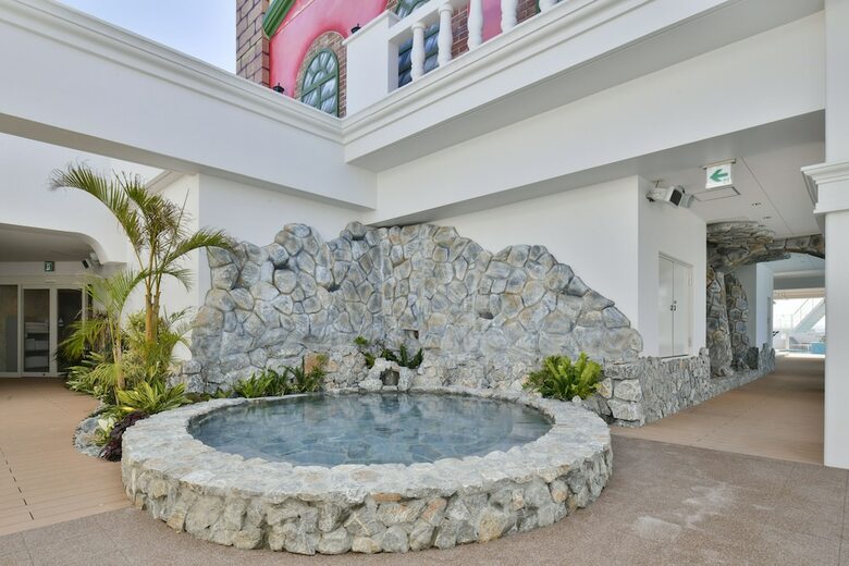 Hotel Lequ Okinawa Chatan Spa & Resort