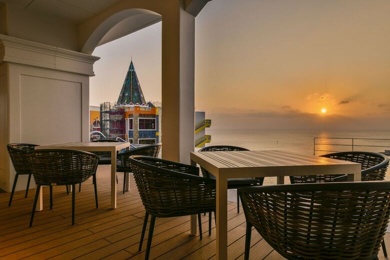 Hotel Lequ Okinawa Chatan Spa & Resort