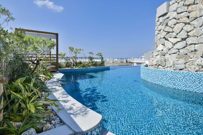Hotel Lequ Okinawa Chatan Spa & Resort