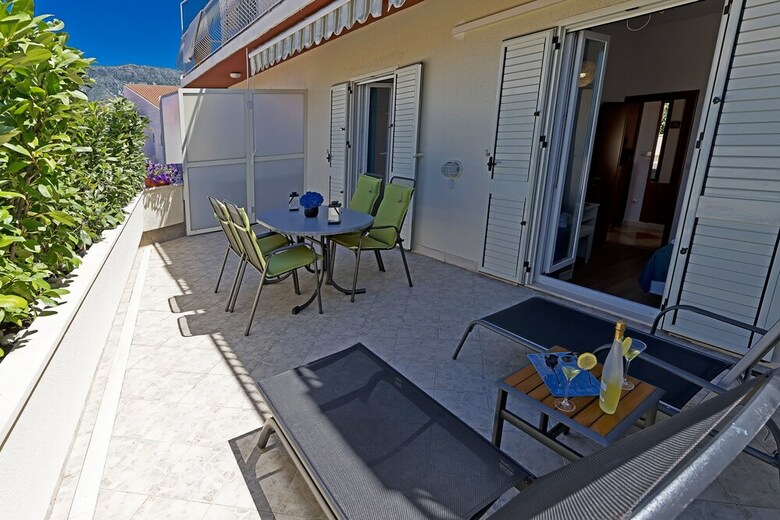 Apartment Michelle - 2 Bedrooms,terrace, Sea View