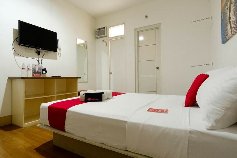 Hotel Reddoorz Near V Mapa Station